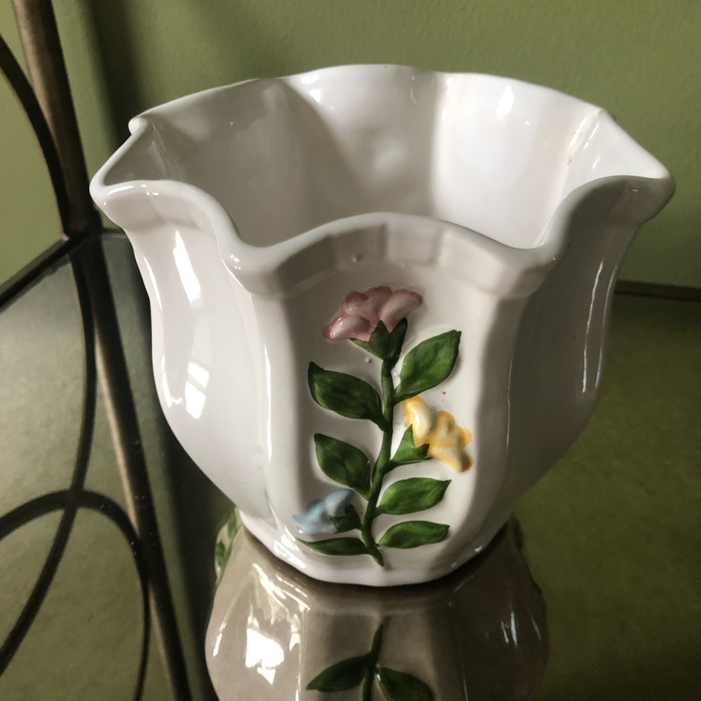 Pretty Floral Ceramic Pot